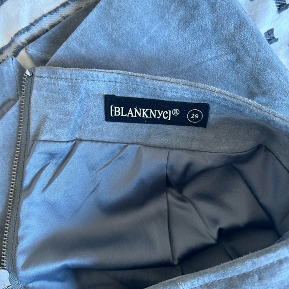 Blank NYC Gray Suede Leather Mini Skirt Pockets Lined Zipper Back london fog - Picture 9 of 10